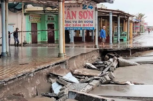 Nam Định lại sạt lở thêm 2 vị trí bờ kè tại du lịch biển Thịnh Long