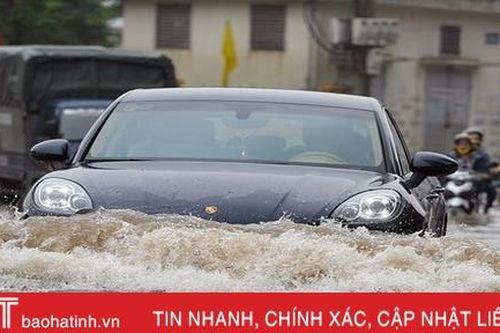 Kinh nghiệm lái xe trong ngày mưa bão