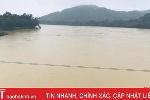 Lũ trên các sông lớn ở Hà Tĩnh xuống chậm, nguy cơ ngập lụt còn cao
