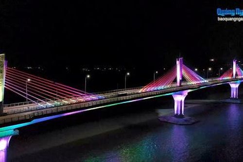 Quảng Ngãi thông xe kỹ thuật cầu dây văng đầu tiên qua sông Trà Khúc