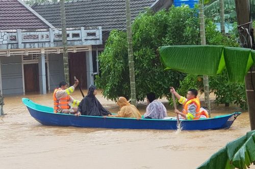 Cộng đồng Việt Nam tại Campuchia quyên góp ủng hộ đồng bào miền Trung