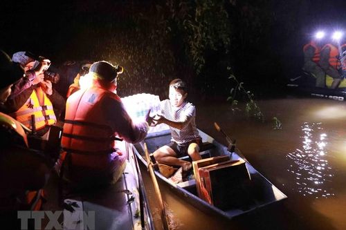 Hình ảnh nhiều nơi ở tỉnh Hà Tĩnh bị cô lập do mưa lớn kéo dài