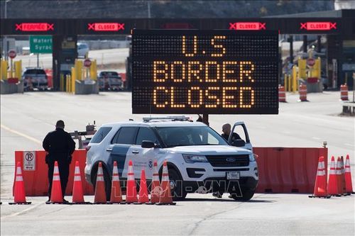 Mỹ gia hạn đóng cửa biên giới với Mexico, Canada