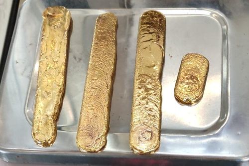 Cảnh sát Ấn Độ bắt giữ người nuốt gần 1kg vàng để buôn lậu