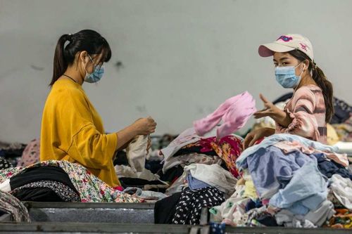 Trung Quốc đau đầu với 26 triệu tấn quần áo thải mỗi năm