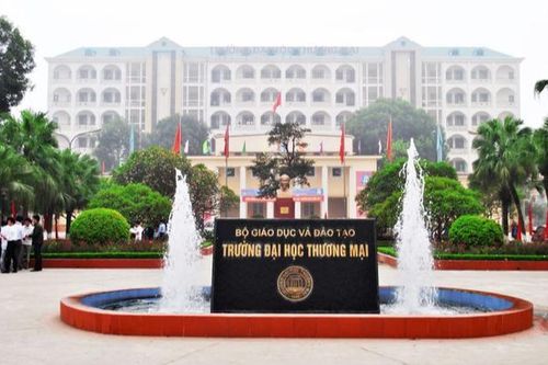 Đại học Thương Mại hỗ trợ mỗi sinh viên đang chịu thiệt hại vì lũ lụt 10 triệu đồng