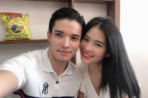 Nam Anh đăng ảnh đưa Sỹ Hưng về ra mắt mẹ, bạn trai hé lộ luôn thời gian hẹn hò