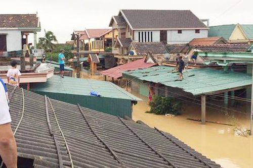 Quảng Bình: 4 người chết, 9 người bị thương do mưa lũ, ùn tắc kéo dài trên quốc lộ