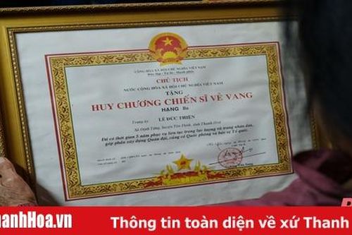 Mẹ vẫn đợi… con về