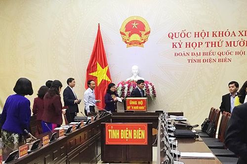 Điện Biên: Đại biểu dự họp Quốc hội tham gia ủng hộ đồng bào miền Trung