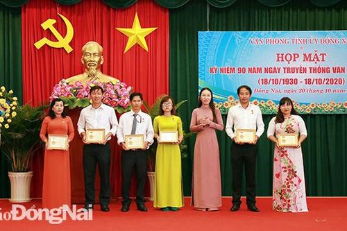 Xây dựng đội ngũ cán bộ Văn phòng cấp ủy đạo đức, trung thành và tận tụy