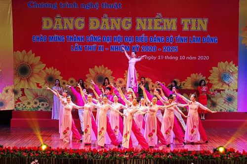 Hội diễn văn nghệ chào mừng thành công Đại hội Đảng bộ tỉnh Lâm Đồng lần thứ XI