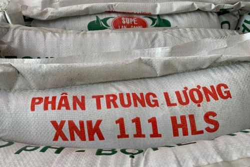 Phát hiện cửa hàng kinh doanh phân bón không được lưu hành tại Việt Nam