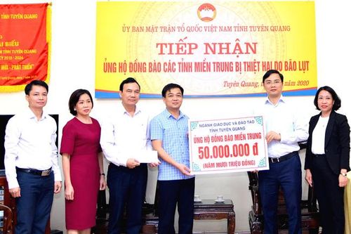 Ủy ban MTTQ tỉnh tiếp nhận ủng hộ đồng bào miền Trung