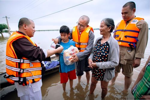 Phật giáo Nghệ An kêu gọi cứu trợ đồng bào lũ lụt