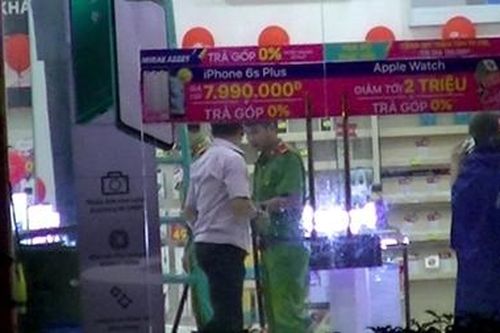 Trộm đột nhập FPT Shop lấy điện thoại di động