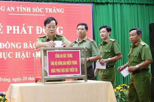Công an Sóc Trăng ủng hộ đồng bào miền Trung khắc phục hậu quả thiên tai