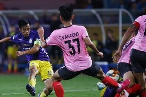 Nhọc nhằn đánh bại Hà Tĩnh, Hà Nội FC tiếp tục bám đuổi Viettel