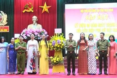 Công an tỉnh Hòa Bình gặp mặt kỷ niệm ngày Phụ nữ Việt Nam 20/10