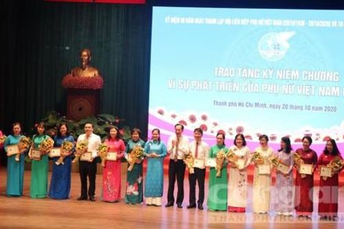 TPHCM: Tuyên dương tập thể, cá nhân phụ nữ điển hình tiên tiến
