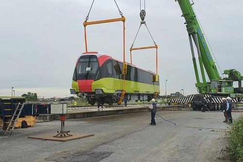 Kiểm tra việc vận chuyển, lắp đặt đoàn tàu đầu tiên của dự án đường sắt Nhổn - Ga Hà Nội