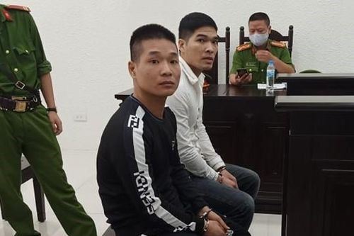 Mang hung khí xông vào quán sửa xe máy đâm, chém người loạn xạ