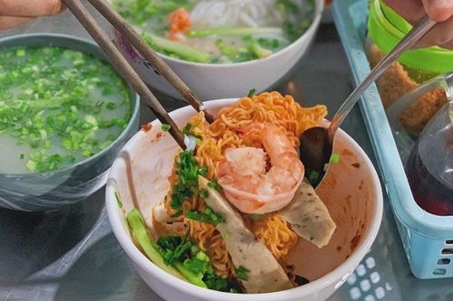 Ăn mì trộn muối ớt ở đâu tại TP.HCM?