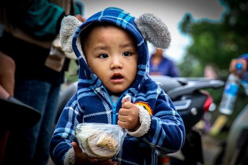 Cận cảnh người dân rốn lũ Hà Tĩnh sau cô lập