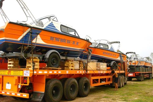 Khẩn trương cấp xuồng, nhà, phao cứu sinh, máy phát điện cho vùng lũ
