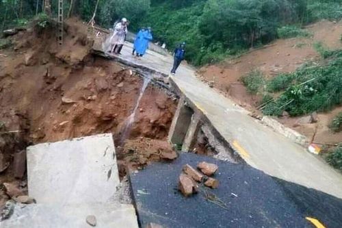 Khu vực Đèo Le bị sạt lở, tạm dừng phương tiện qua lại