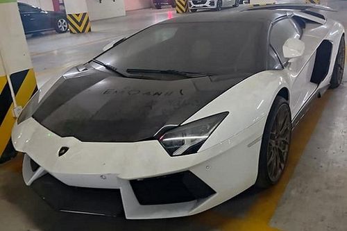 Lamborghini Aventador mui trần hơn 20 tỷ, 'bỏ xó' ở Hà Nội