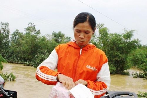 Bữa no đầu tiên nơi tâm lũ