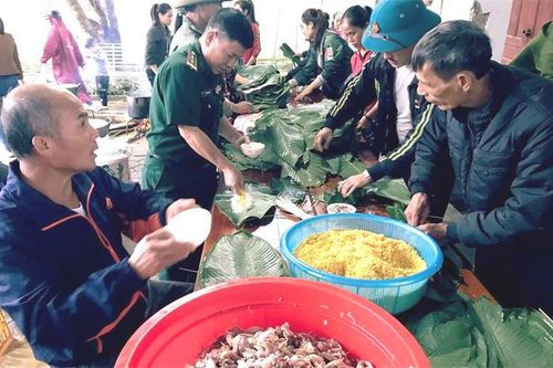 1.000 bánh chưng kịp thời về với bà con vùng lũ