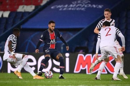 PSG 1-2 MU: Gã khổng lồ MU đè bẹp 'tí hon'
