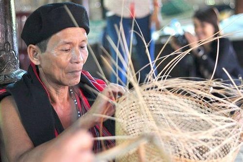 Nghề đan lát truyền thống Cơ Tu - đừng để chìm trong hoài niệm