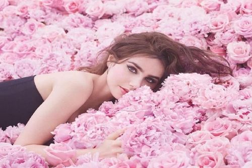 Ngắm nhan sắc 'vạn người mê' của Lily Collins