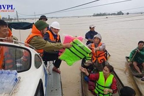 Người dân rốn lũ Miền Trung cần gì nhất trong lúc này?