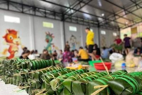 Hàng vạn bánh chưng, bánh tét nghĩa tình của người dân Nam Trung bộ- Tây Nguyên tới tay đồng bào vùng lũ