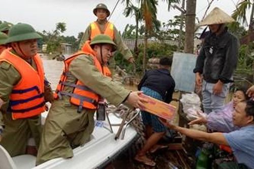 Không để dân đói, khát trong vùng ngập lụt sâu tại huyện Thạch Hà, Hà Tĩnh