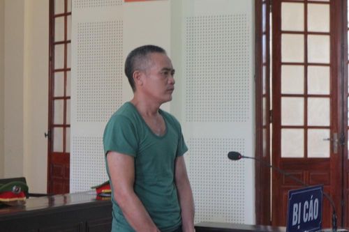 Đâm chết hàng xóm vì chuyện đất nghĩa trang