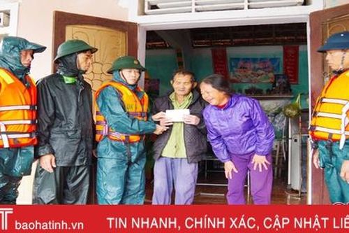 Thăm hỏi gia đình trung úy ở Thạch Hà tử nạn trong vụ sạt lở đất ở Quảng Trị
