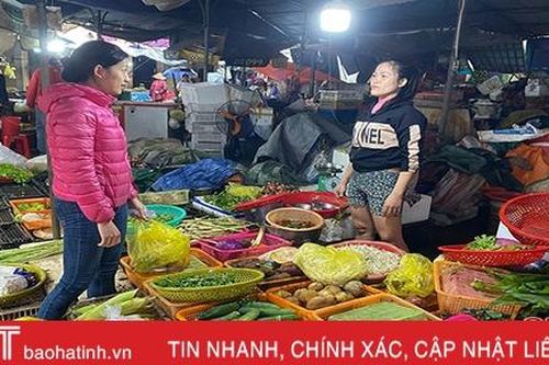 Mưa lũ, giá rau xanh tại Hà Tĩnh tăng 'phi mã'