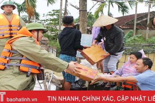Hà Tĩnh gấp rút hỗ trợ nhu yếu phẩm thiết yếu cho Nhân dân vùng lũ