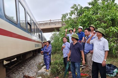 Đường sắt Bắc-Nam thông tuyến, sẵn sàng vận chuyển miễn phí hàng cứu trợ đến miền Trung