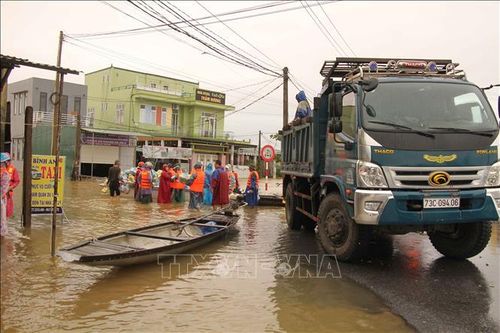 Ấm tình đồng bào trong trận lũ lịch sử ở Quảng Bình