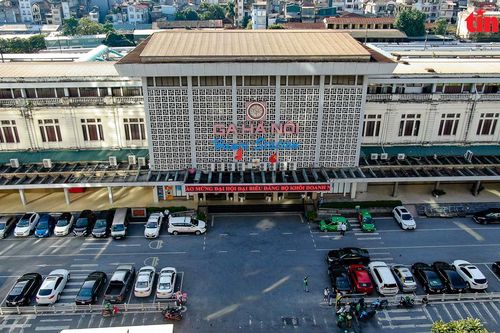 Chuyến hàng cứu trợ đầu tiên sau khi thông tuyến đường sắt Bắc Nam