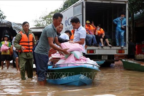Kịp thời ủng hộ 5 tỉnh miền Trung khắc phục khó khăn do mưa lũ