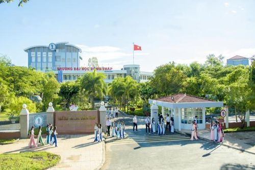 Nhiều Đại học giảm học phí, hỗ trợ tiền và kêu gọi quyên góp để giúp đỡ sinh viên vùng lũ lụt