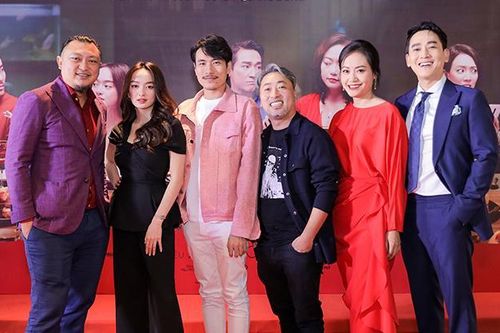 Kaity Nguyễn 'tái ngộ' Kiều Minh Tuấn, Hứa Vỹ Văn lịch lãm trong buổi ra mắt Tiệc trăng máu