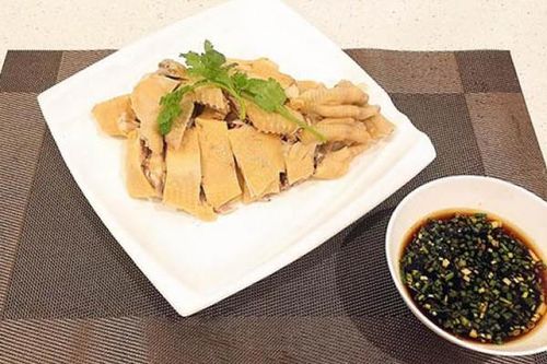 Tuyệt chiêu luộc gà và pha nước chấm bằng nước tương ngon mê mẩn